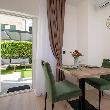 Elli 1 * 特罗吉尔