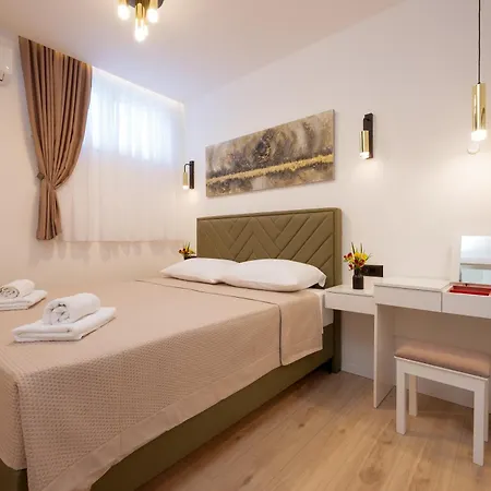 Elli 1 * Trogir